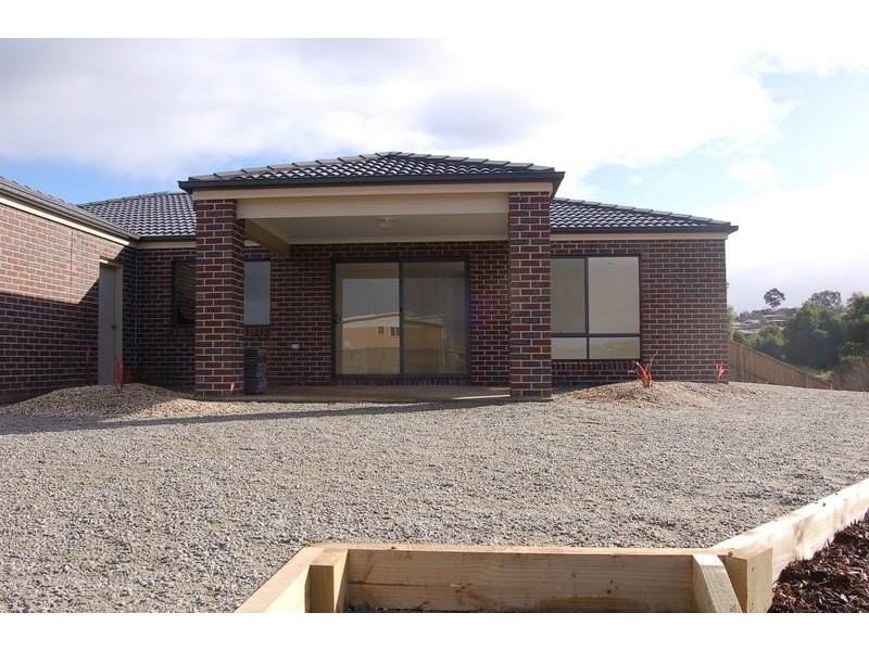 19 Laura Grove, Leongatha VIC 3953