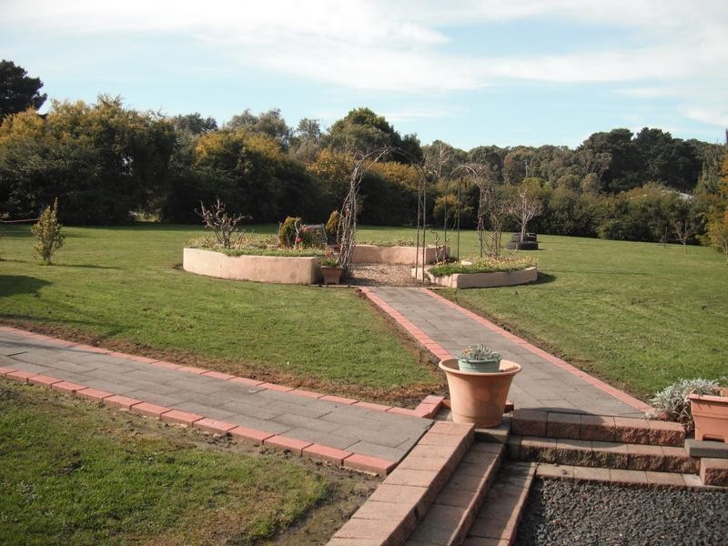 135 Gravel Pit Road, Inverloch VIC 3996