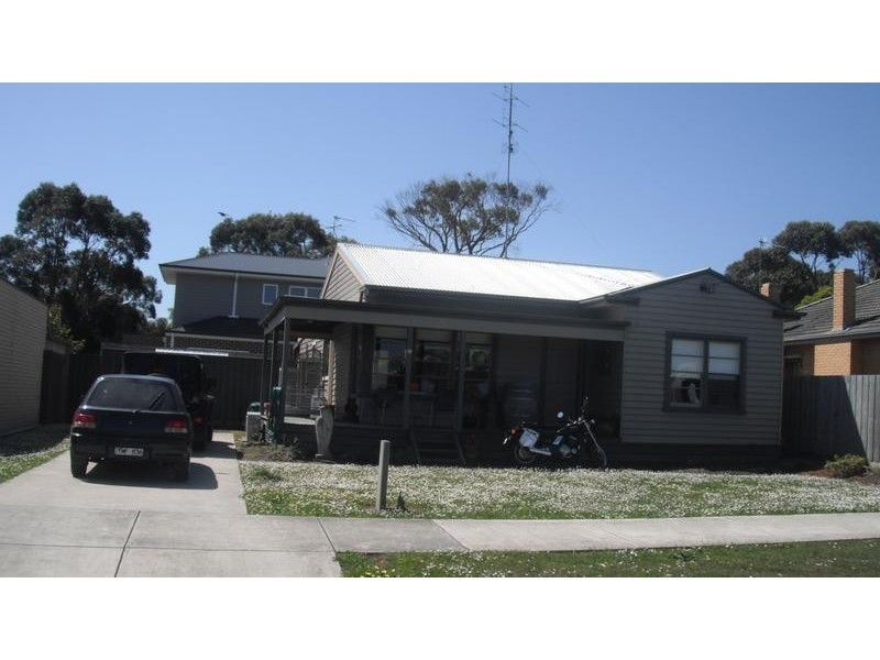 23 Bayview Avenue, Inverloch VIC 3996