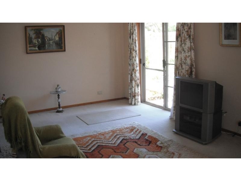 4 Youll Grove, Inverloch VIC 3996