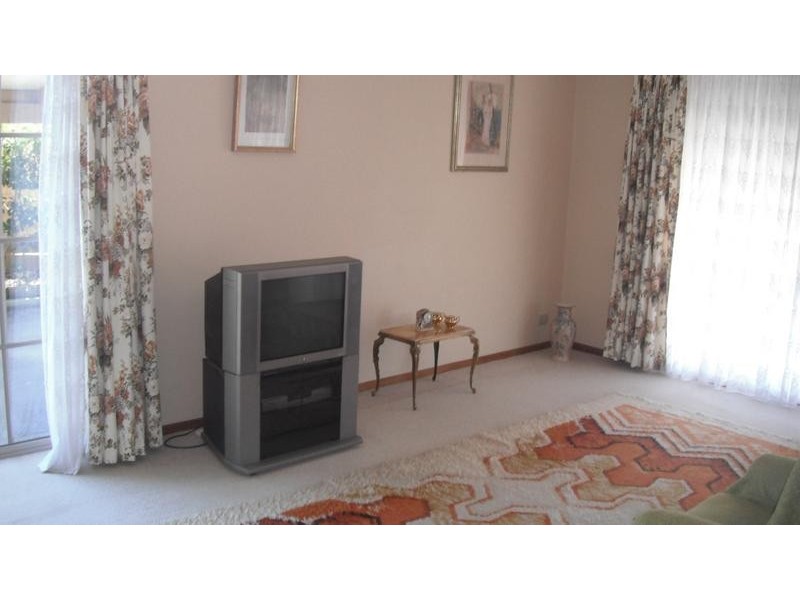 4 Youll Grove, Inverloch VIC 3996