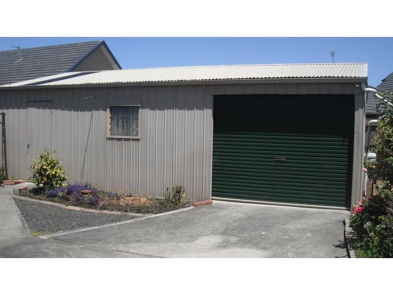 4 Youll Grove, Inverloch VIC 3996