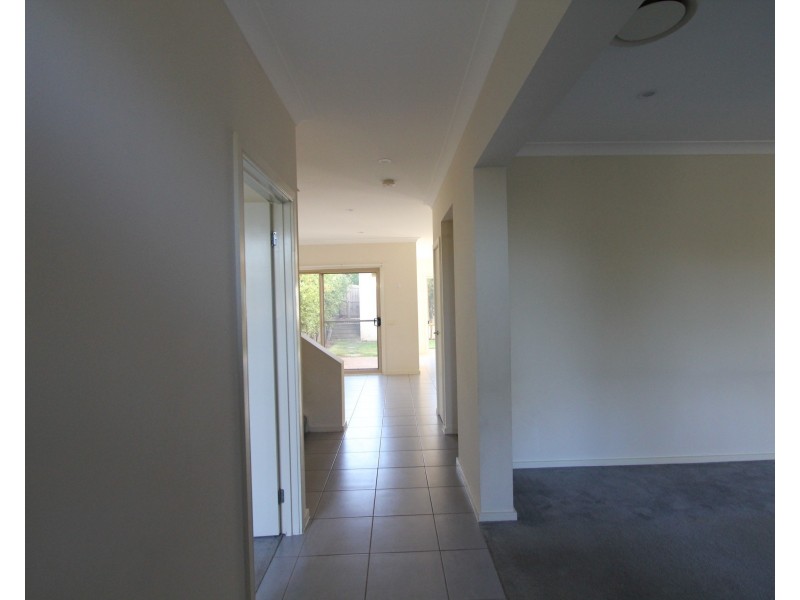 8 Montefiore Avenue, West Hoxton NSW 2171