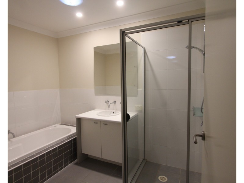 8 Montefiore Avenue, West Hoxton NSW 2171