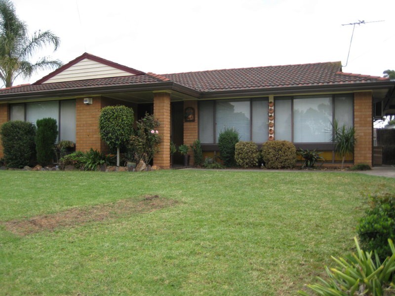 6 Foveaux Avenue, Casula NSW 2170