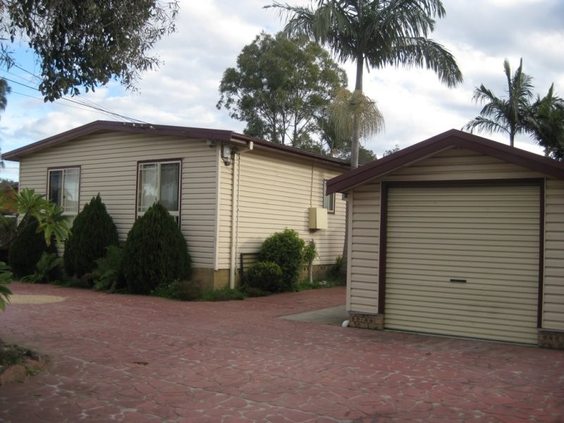 12 Governor Macquarie Drive, Chipping Norton NSW 2170