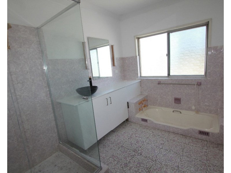 2 Silverwater Crescent, Lansvale NSW 2166