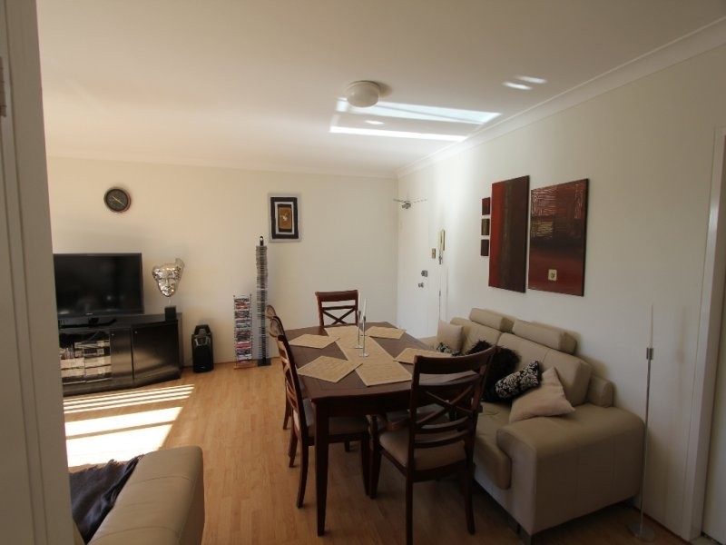 27/2 Riverpark Drive, Liverpool NSW 2170