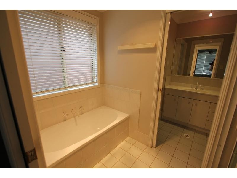 16 Tusculum Court, Wattle Grove NSW 2173