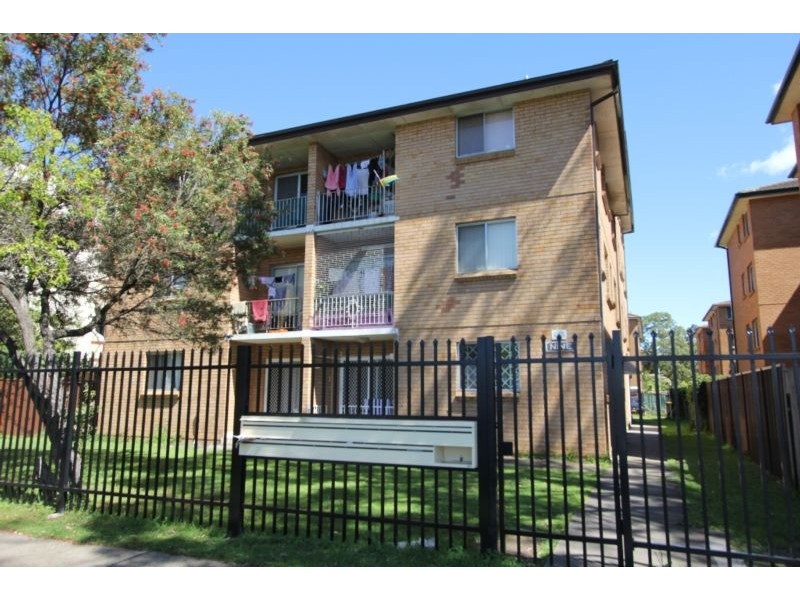 2/9 Hart Street, Warwick Farm NSW 2170