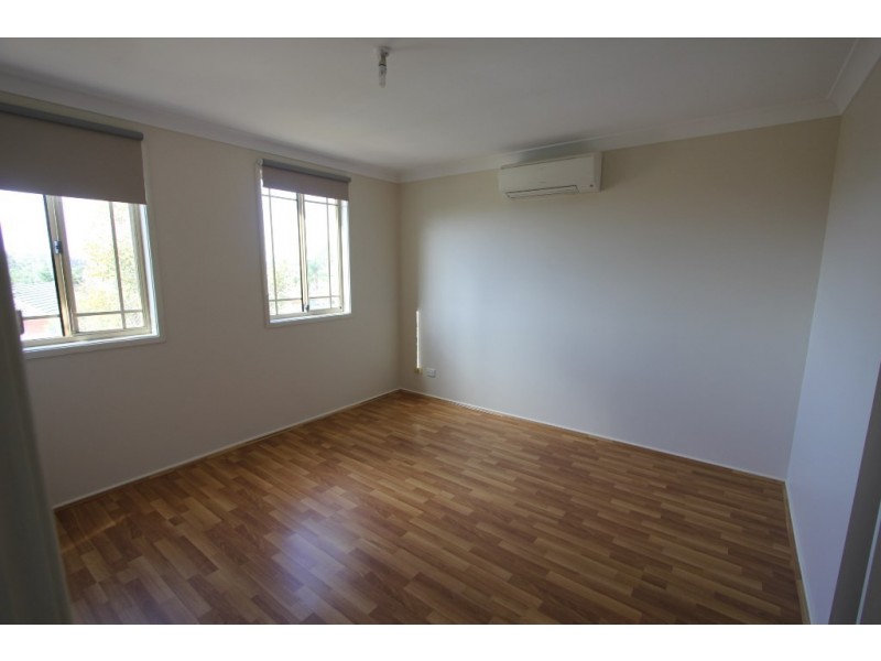 52 Minnamurra Cct, Prestons NSW 2170