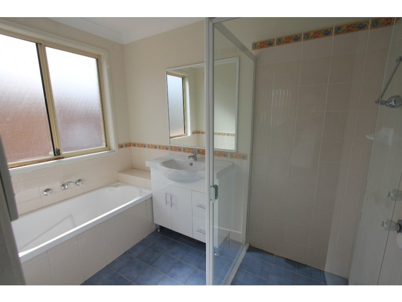52 Minnamurra Cct, Prestons NSW 2170
