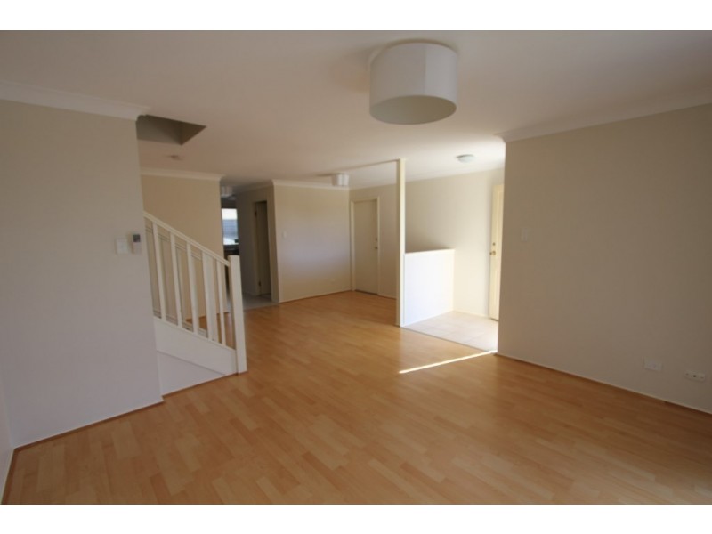 52 Minnamurra Cct, Prestons NSW 2170