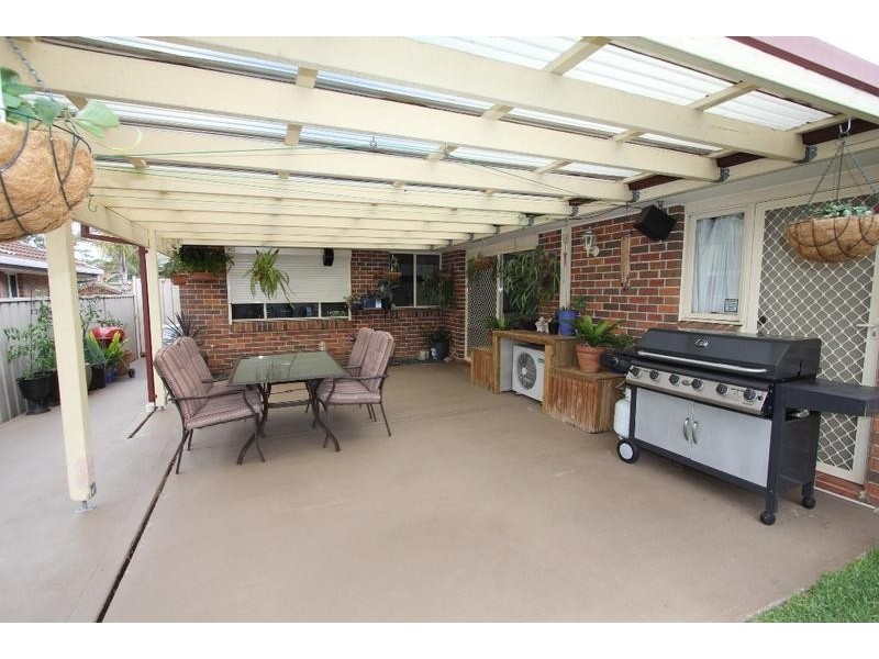 17 Swan Circuit, Green Valley NSW 2168