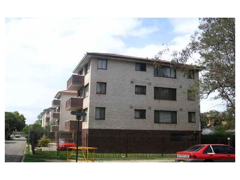 8/2 Drummond St, Warwick Farm NSW 2170