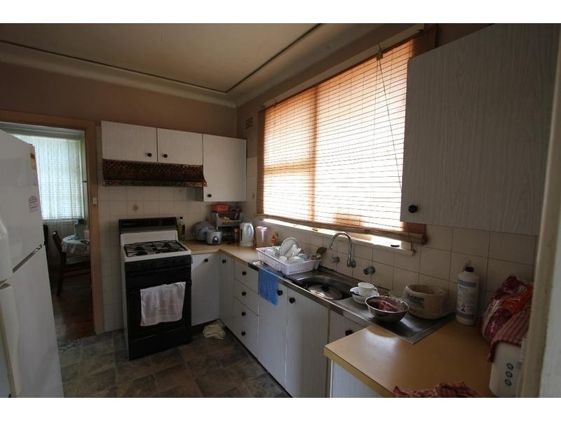 8 Holland Crescent, Casula NSW 2170