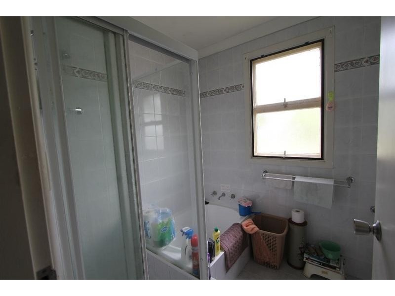 8 Holland Crescent, Casula NSW 2170