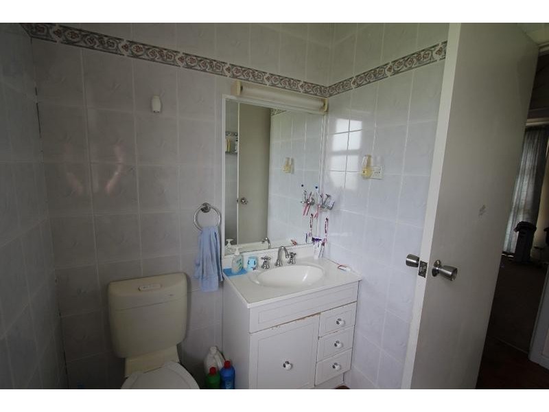 8 Holland Crescent, Casula NSW 2170