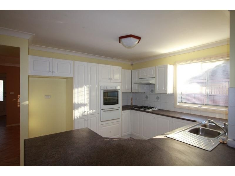 1/6 Aintree Close, Casula NSW 2170