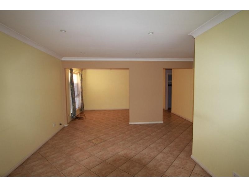 1/6 Aintree Close, Casula NSW 2170