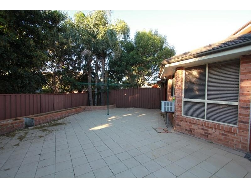 1/6 Aintree Close, Casula NSW 2170