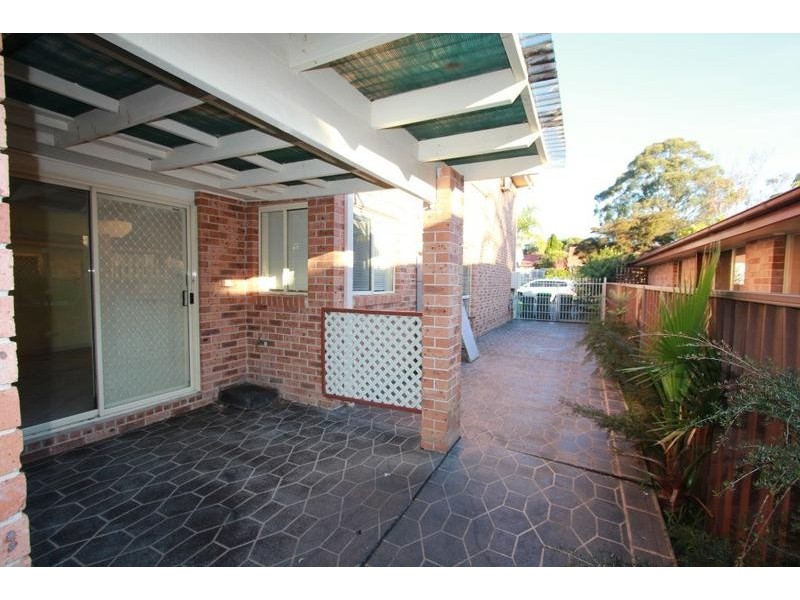 1/6 Aintree Close, Casula NSW 2170