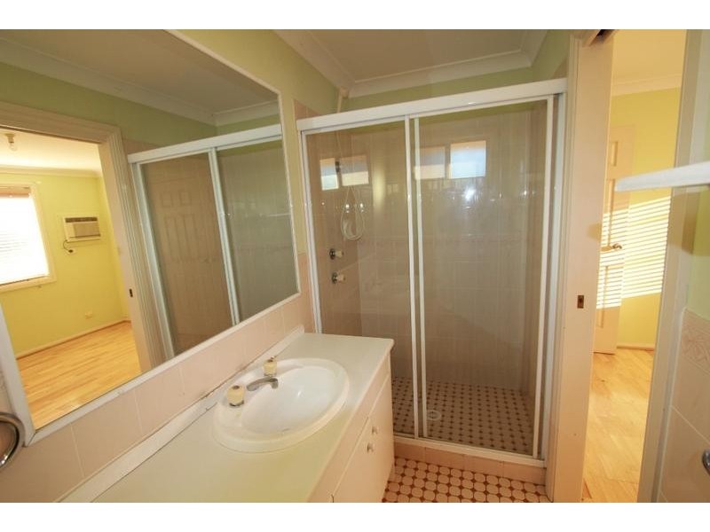 1/6 Aintree Close, Casula NSW 2170