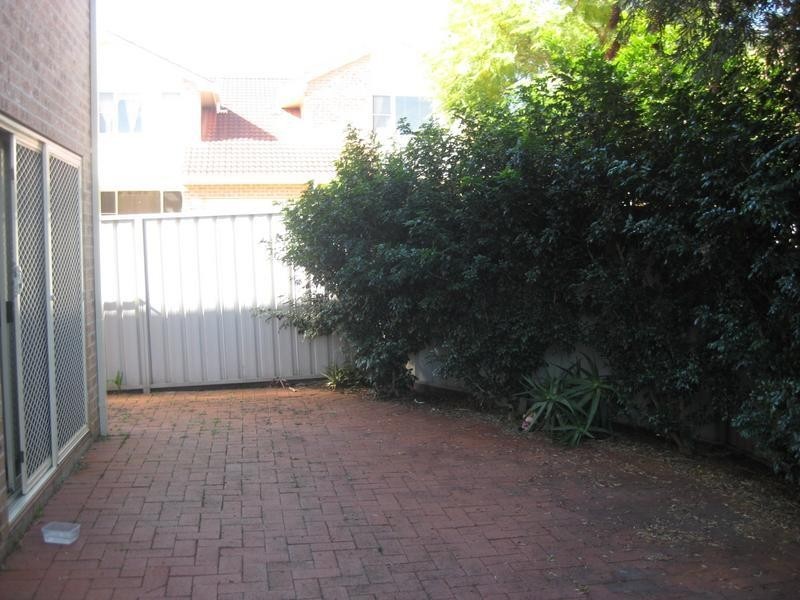 2/48 Gill Avenue, Liverpool NSW 2170