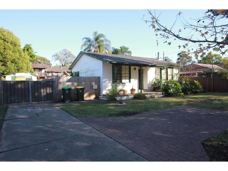 14 Governor Macquarie Drive, Chipping Norton NSW 2170