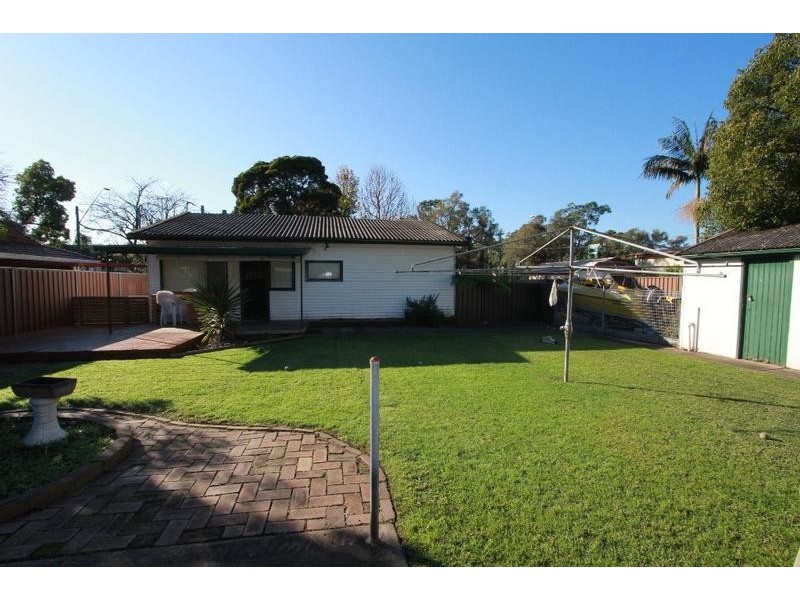 14 Governor Macquarie Drive, Chipping Norton NSW 2170