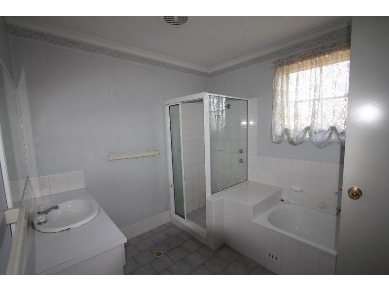 8A Wellwood Avenue, Moorebank NSW 2170