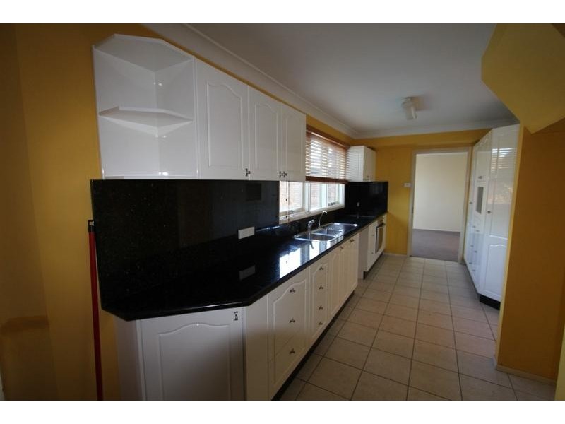 19 Lavington Ave, Chipping Norton NSW 2170