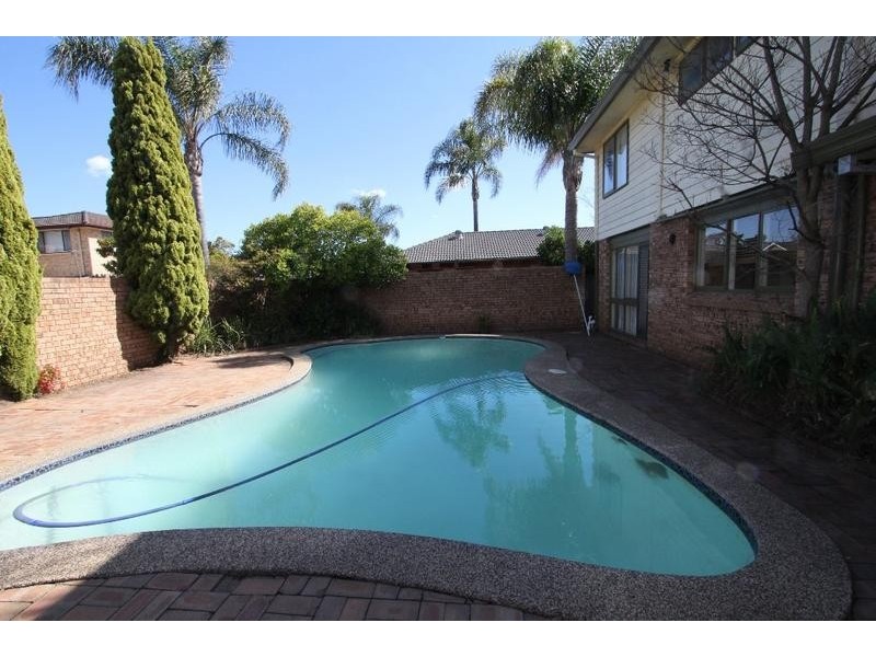 19 Lavington Ave, Chipping Norton NSW 2170