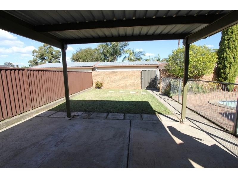 19 Lavington Ave, Chipping Norton NSW 2170