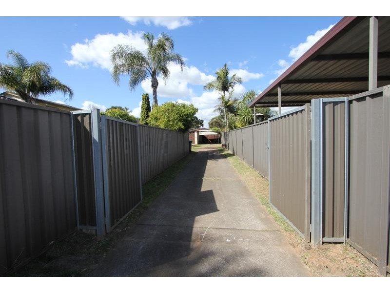 19 Lavington Ave, Chipping Norton NSW 2170