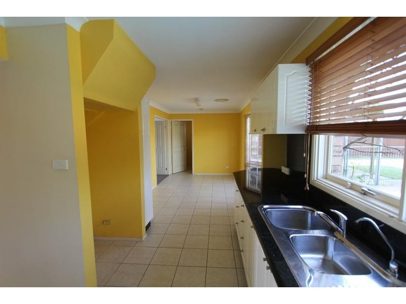 19 Lavington Ave, Chipping Norton NSW 2170