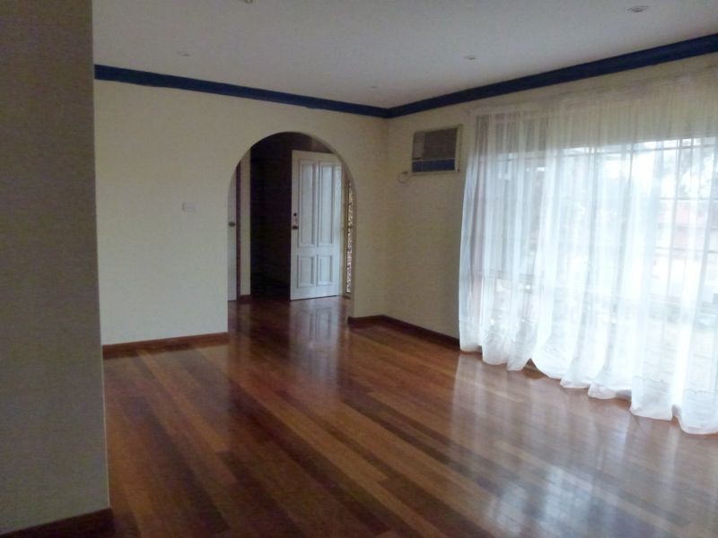 1 Swan Circuit, Green Valley NSW 2168