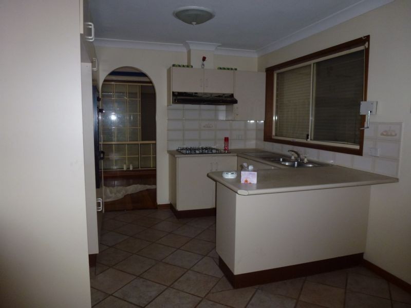1 Swan Circuit, Green Valley NSW 2168