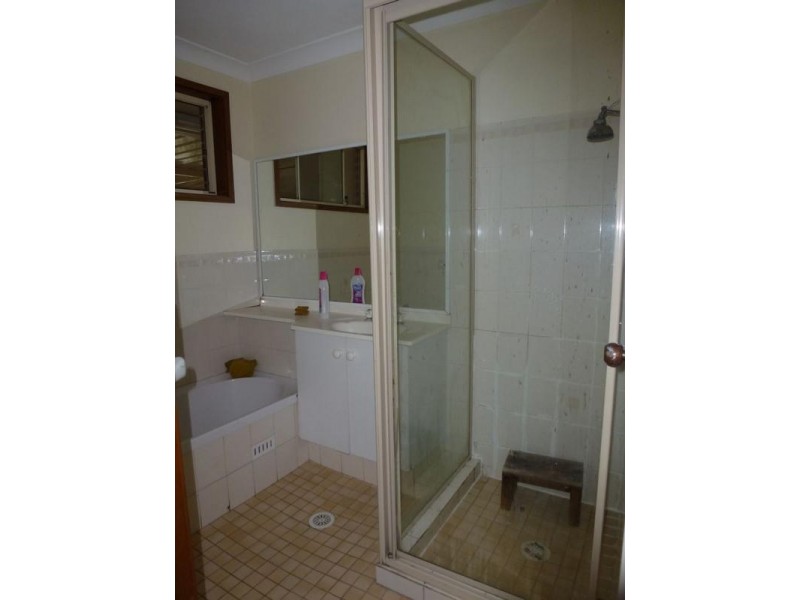 1 Swan Circuit, Green Valley NSW 2168