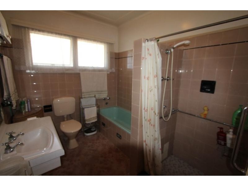 106 Hill Road, Lurnea NSW 2170