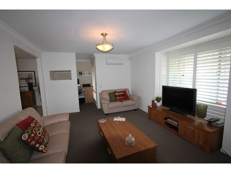 25 Banyule Court, Wattle Grove NSW 2173