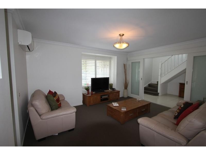 25 Banyule Court, Wattle Grove NSW 2173