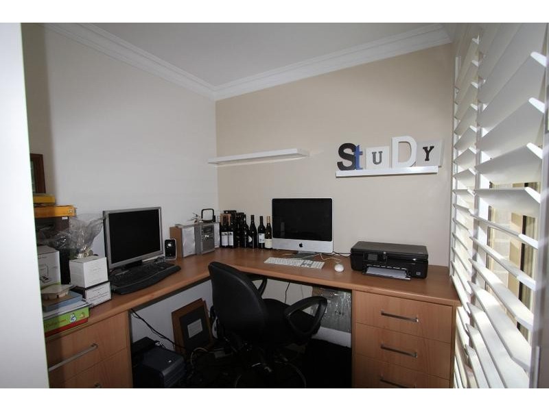 25 Banyule Court, Wattle Grove NSW 2173