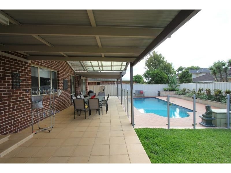 25 Banyule Court, Wattle Grove NSW 2173