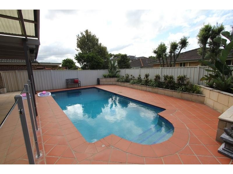 25 Banyule Court, Wattle Grove NSW 2173
