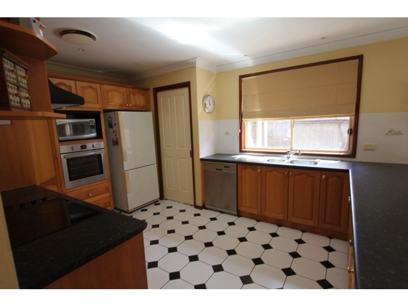 2 Quamby Court, Wattle Grove NSW 2173