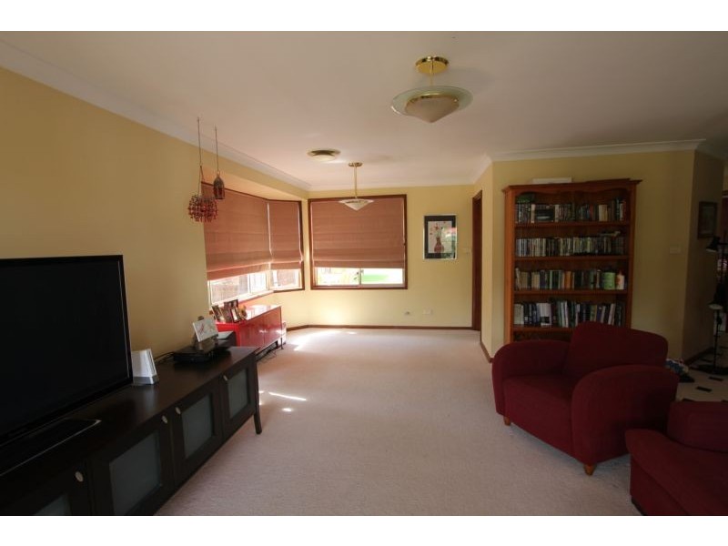 2 Quamby Court, Wattle Grove NSW 2173