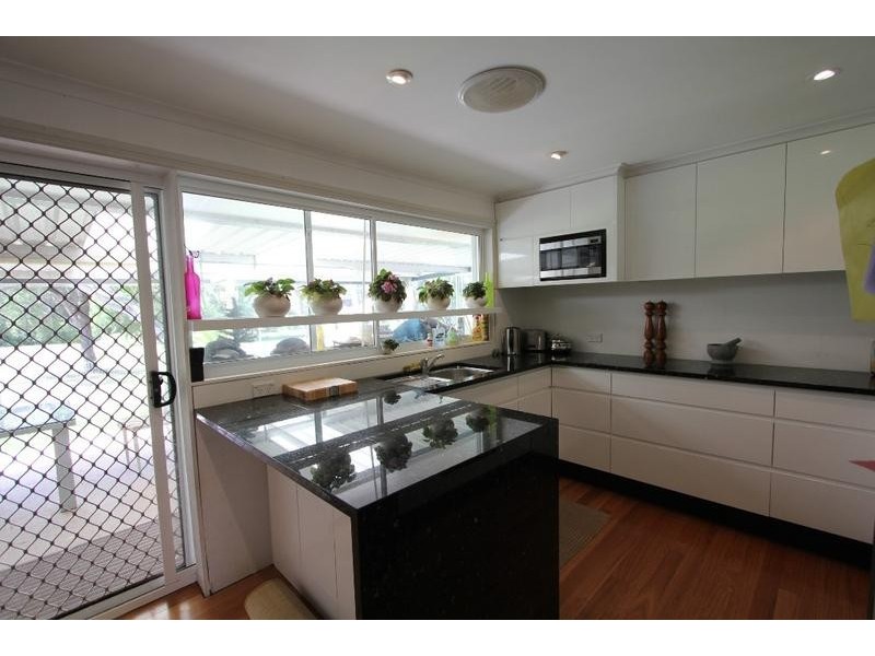 6 Hind Place, Chipping Norton NSW 2170