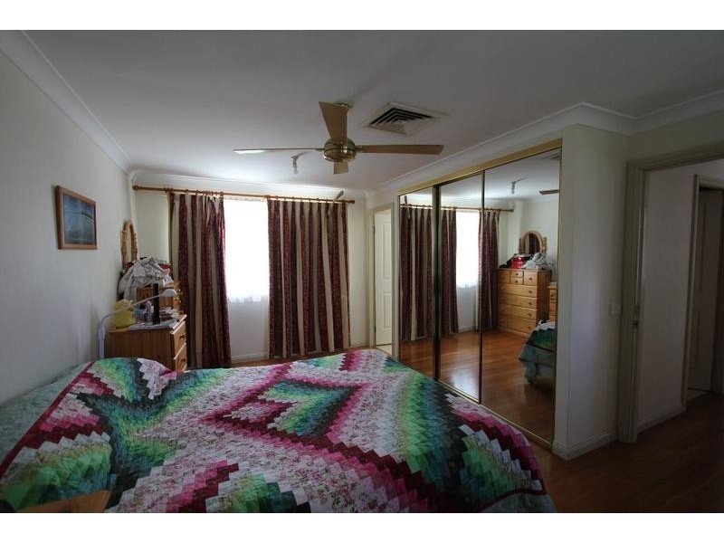 6 Hind Place, Chipping Norton NSW 2170