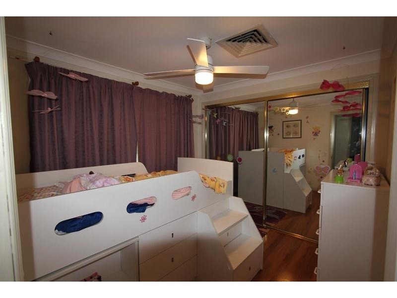 6 Hind Place, Chipping Norton NSW 2170